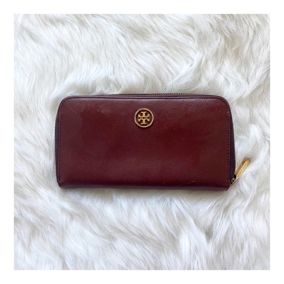 Tory Burch Handbags - Tory Burch Robinson ZIP Leather Continental Wallet